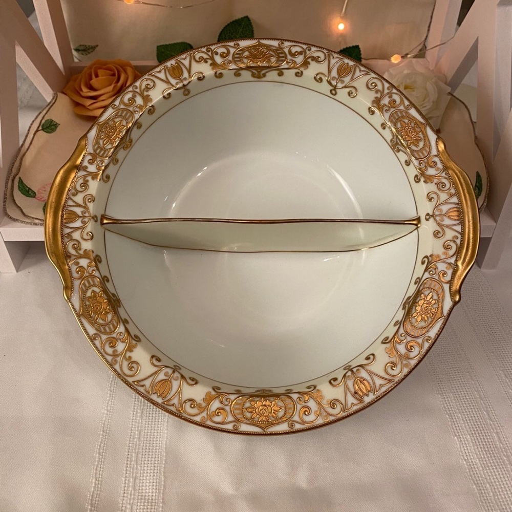 Noritake 175 Christmas Ball Round Divided Vegetable Serving Bowl - Gold Backstam